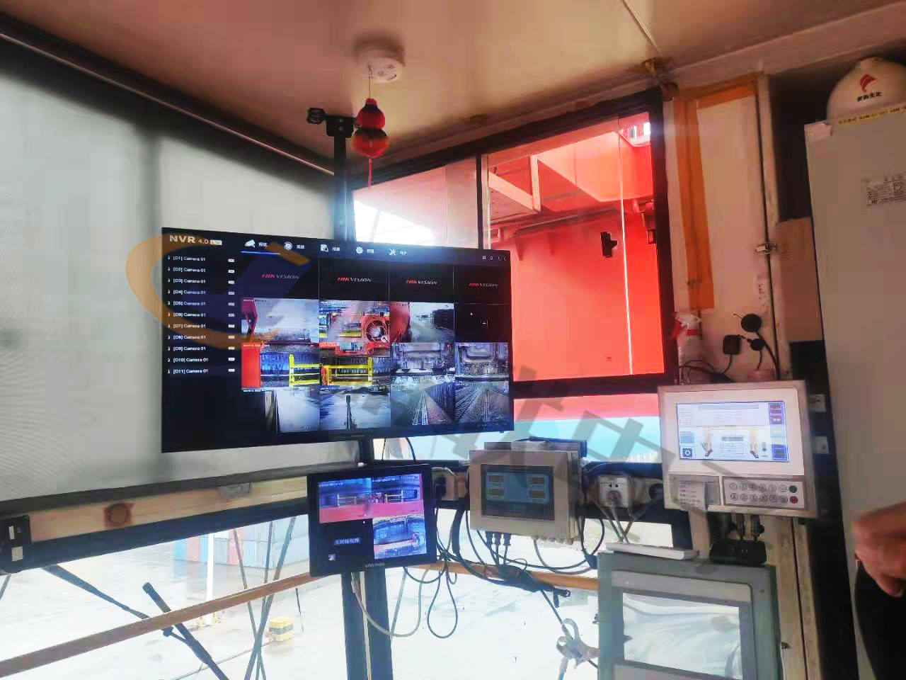 1637573825714061.jpg 監(jiān)控顯示屏.jpg